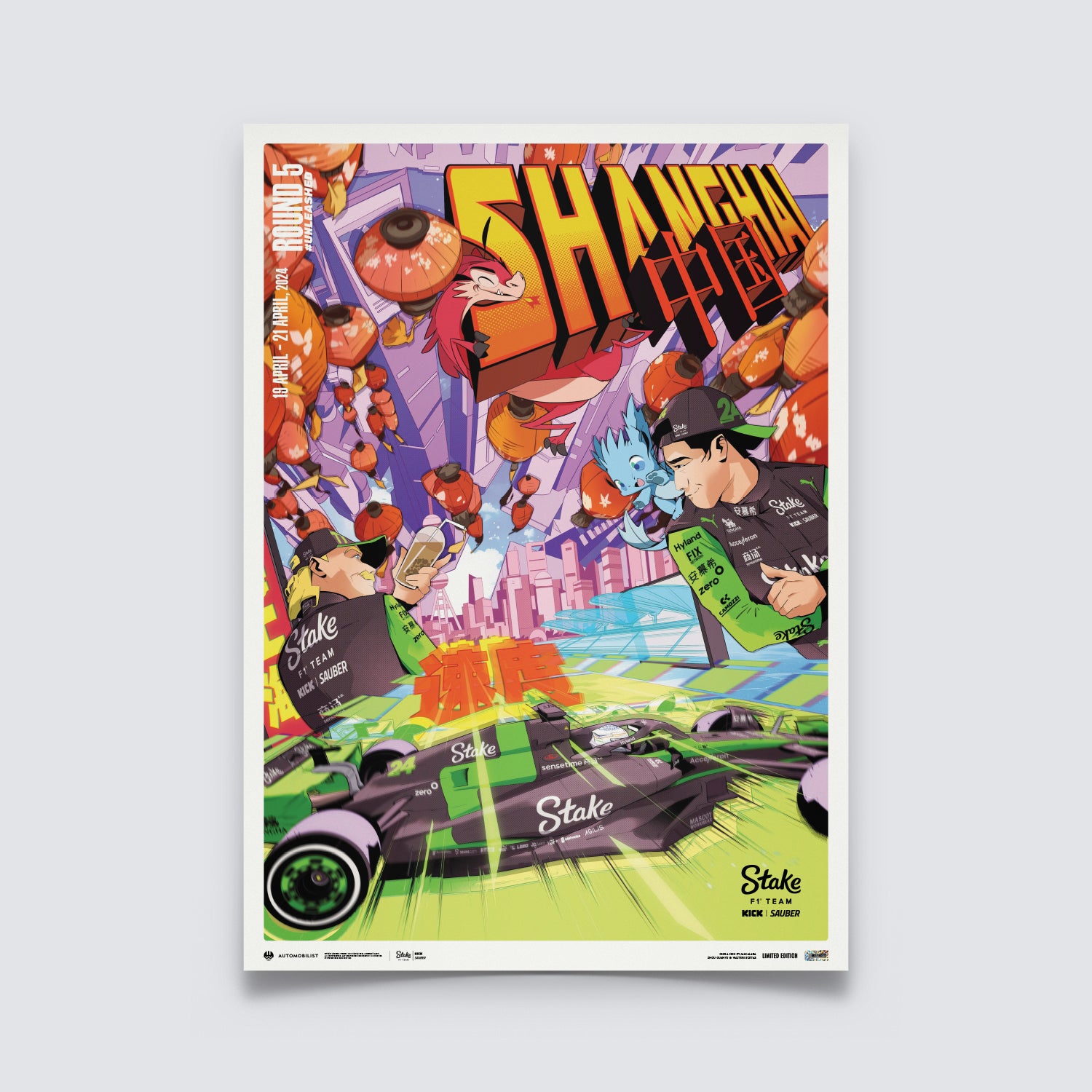 La Stake F1 Team en action sur le circuit, montrant le logo distinctif et la livrée verte fluo