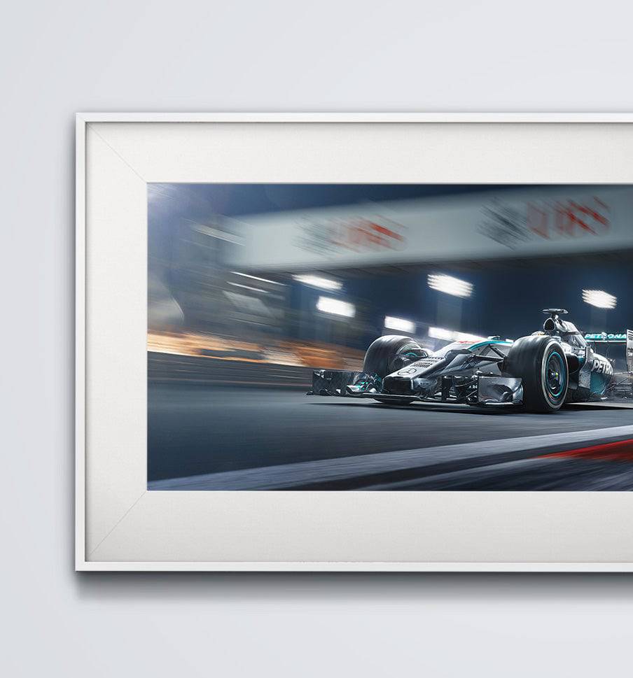 Duel In The Desert - Mercedes-AMG - Lewis Hamilton & Nico Rosberg - Bahrain - 2014 - Automobilist